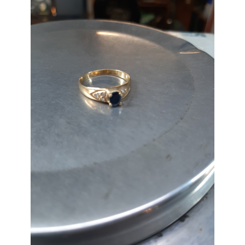 Intense blue Sapphire gold ring -vintage