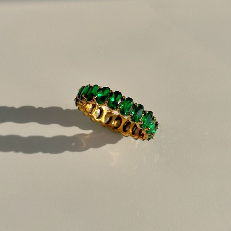 Anello in acciaio titanio verde alla moda con diamante ovale