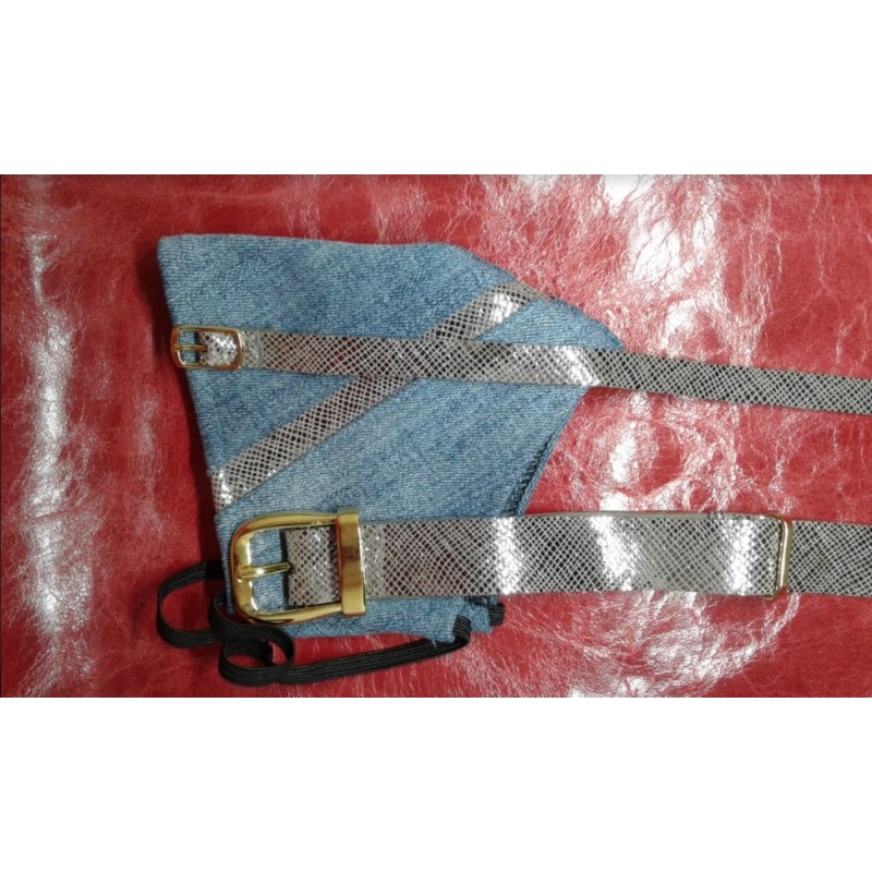 Modisches SILVER-Accessoire-Set: Beinhaltet eine Denim-Gesichtsmaske, ein silbernes Armband und eine Halskette mit Damenkragen